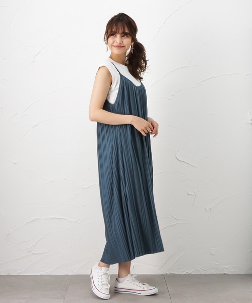 NAVY（ネイビー）の「プリーツキャミワンピース（ワンピース・レディース・ベージュ/ブラウン/ブルー・M/L）」の20枚目の写真