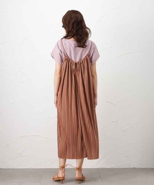 NAVY（ネイビー）の「プリーツキャミワンピース（ワンピース・レディース・ベージュ/ブラウン/ブルー・M/L）」の21枚目の写真