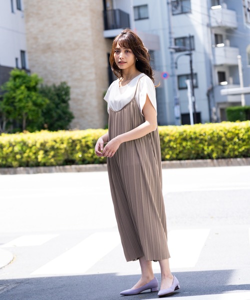 NAVY（ネイビー）の「プリーツキャミワンピース（ワンピース・レディース・ベージュ/ブラウン/ブルー・M/L）」の16枚目の写真