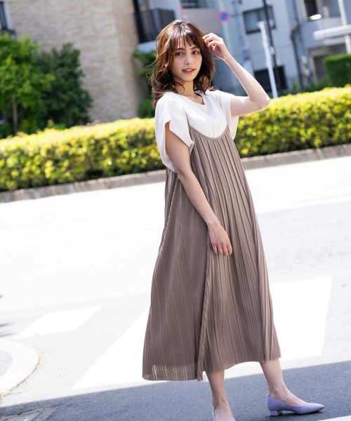 NAVY（ネイビー）の「プリーツキャミワンピース（ワンピース・レディース・ベージュ/ブラウン/ブルー・M/L）」の13枚目の写真