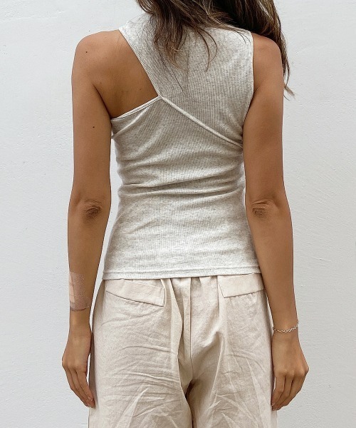 esutoreja（エストレジャ）の「デザインカットタンクトップ（タンクトップ・レディース・オートミール・FREE）」の2枚目の写真