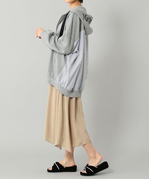 GRACE CONTINENTAL(グレースコンチネンタル)の「【LIFE STYLE WEAR】ドルマン裏毛パーカー(パーカー・レディース・ベージュ/グレー・36)」の16枚目の写真