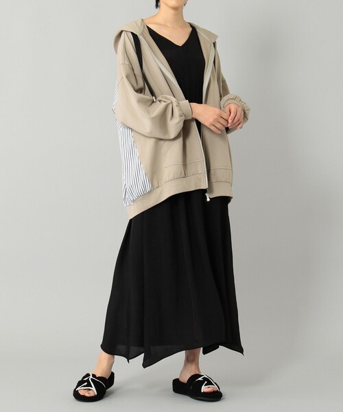 GRACE CONTINENTAL(グレースコンチネンタル)の「【LIFE STYLE WEAR】ドルマン裏毛パーカー(パーカー・レディース・ベージュ/グレー・36)」の8枚目の写真