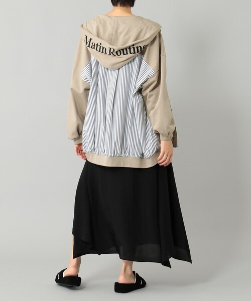 GRACE CONTINENTAL(グレースコンチネンタル)の「【LIFE STYLE WEAR】ドルマン裏毛パーカー(パーカー・レディース・ベージュ/グレー・36)」の6枚目の写真