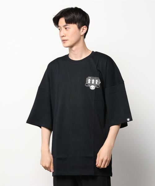 HIPANDA（ハイパンダ）の「HIPANDA ハイパンダ メンズ BROコラボ スロットマシーンキャラクタープリント 半袖Tシャツ（Tシャツ/カットソー・メンズ・ホワイト/ブラック・MEDIUM/SMALL/LARGE）」の2枚目の写真