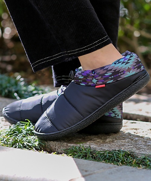 チチカカ(チチカカ)の「撥水キルティングスリッポン(スリッポン・レディース・ブラック/ネイビー/ブラウン/グレー/カーキ/ライトパープル・MEDIUM/LARGE/XX-LARGE)」の2枚目の写真