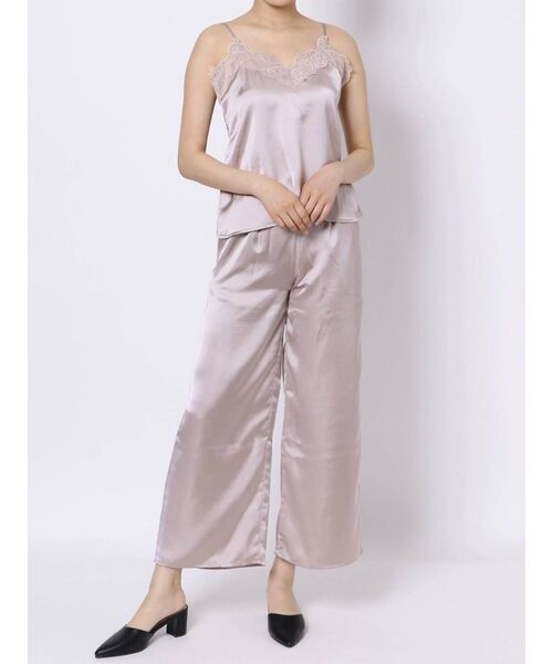 GYDA（ジェイダ）の「サテンルームウェアSETUP（ルームウェア/パジャマ・レディース・ブラック/ベージュ・FREE）」の2枚目の写真