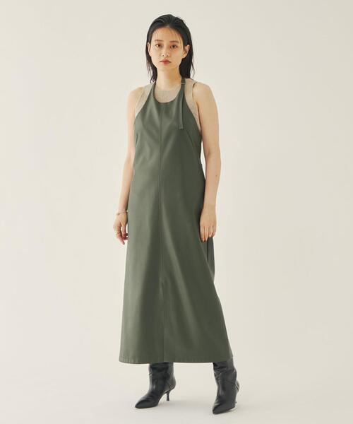 EMMEL REFINES（エメルリファインズ）の「＜EMMEL REFINES（エメル リファインズ）＞EM フェイクレザー エプロン ワンピース（ワンピース・レディース・ダークブラウン/ダークグリーン・FREE）」の2枚目の写真