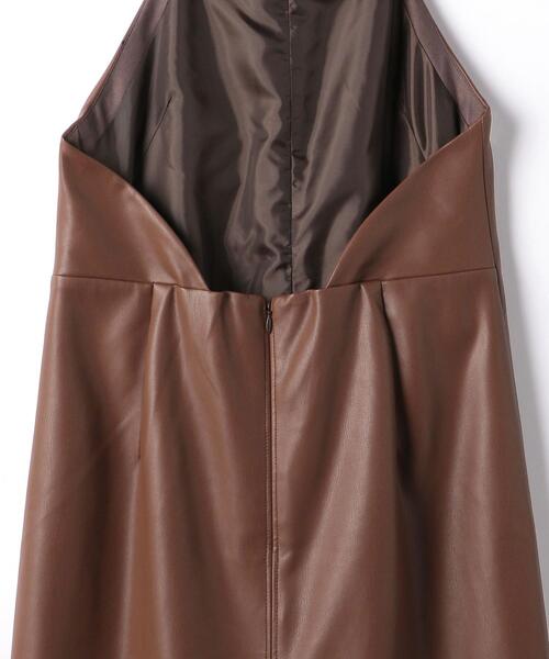 EMMEL REFINES（エメルリファインズ）の「＜EMMEL REFINES（エメル リファインズ）＞EM フェイクレザー エプロン ワンピース（ワンピース・レディース・ダークブラウン/ダークグリーン・FREE）」の4枚目の写真