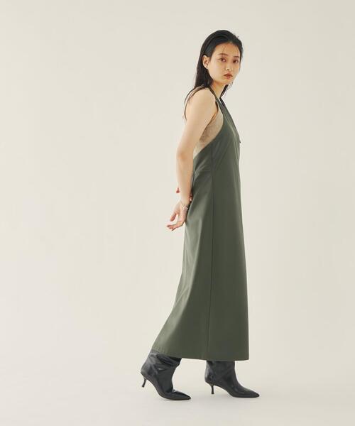 EMMEL REFINES（エメルリファインズ）の「＜EMMEL REFINES（エメル リファインズ）＞EM フェイクレザー エプロン ワンピース（ワンピース・レディース・ダークブラウン/ダークグリーン・FREE）」の5枚目の写真