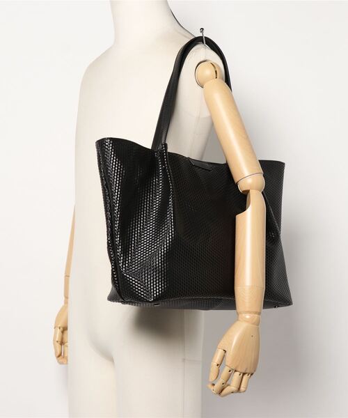 MONSIEUR NICOLE(ムッシュニコル)の「グラフィック型押しレザートートバッグ(トートバッグ・メンズ・ブラック/ダークブルー・FREE)」の15枚目の写真