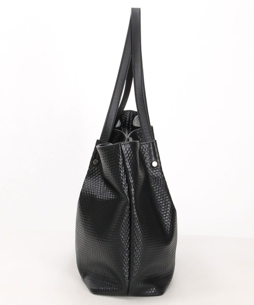 MONSIEUR NICOLE(ムッシュニコル)の「グラフィック型押しレザートートバッグ(トートバッグ・メンズ・ブラック/ダークブルー・FREE)」の4枚目の写真