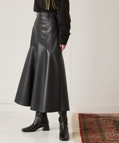 Keeepy(キーピー)の「【Keeepy】fake leather mermaid skirt(スカート・レディース・イエロー/ブラック・FREE)」の2枚目の写真