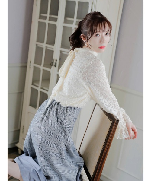 Areeam（アリーム）の「主役になるリボンレーストップス（シャツ/ブラウス・レディース・ベージュ/アイボリー・FREE）」の3枚目の写真