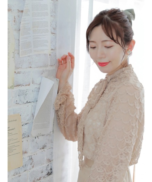 Areeam（アリーム）の「主役になるリボンレーストップス（シャツ/ブラウス・レディース・ベージュ/アイボリー・FREE）」の8枚目の写真