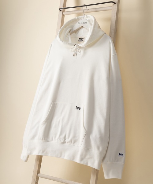 Lee（リー）の「【LEE/リー】袖ワッペン ポケット刺繍 プルオーバーパーカー/フーディ―（パーカー・メンズ・ホワイト/チャコールグレー/ブラック/ワイン・M/L/XL）」の2枚目の写真