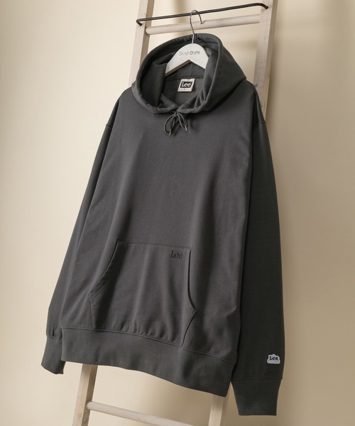 Lee（リー）の「【LEE/リー】袖ワッペン ポケット刺繍 プルオーバーパーカー/フーディ―（パーカー・メンズ・ホワイト/チャコールグレー/ブラック/ワイン・M/L/XL）」の4枚目の写真
