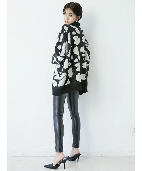 GYDA（ジェイダ）の「フロントファスナーraised back フェイクレザーパンツ（その他パンツ・レディース・ブラック・SMALL）」の8枚目の写真