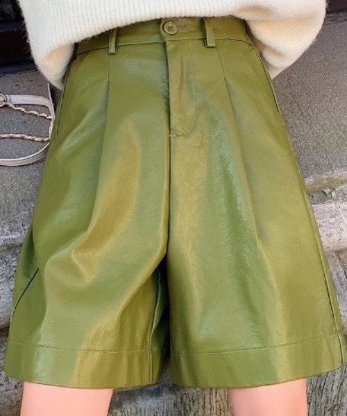 KOR（ケーオーアール）の「フェイクレザーハーフパンツ（その他パンツ・レディース・グリーン・S/M/L）」の5枚目の写真