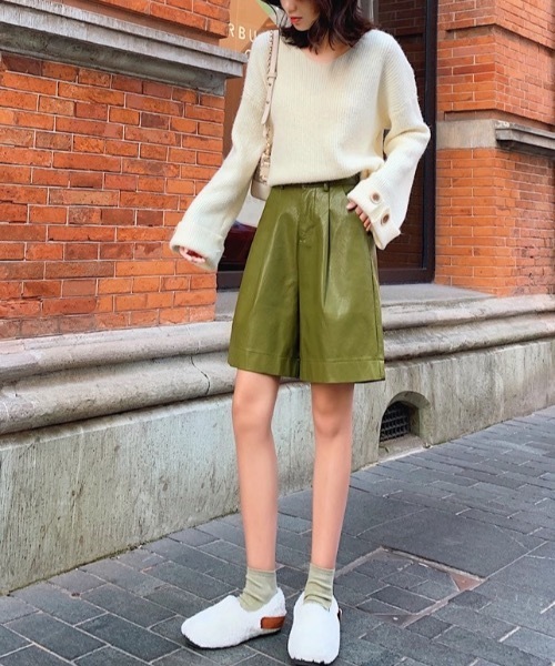 KOR（ケーオーアール）の「フェイクレザーハーフパンツ（その他パンツ・レディース・グリーン・S/M/L）」の9枚目の写真