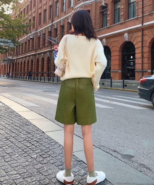 KOR（ケーオーアール）の「フェイクレザーハーフパンツ（その他パンツ・レディース・グリーン・S/M/L）」の11枚目の写真