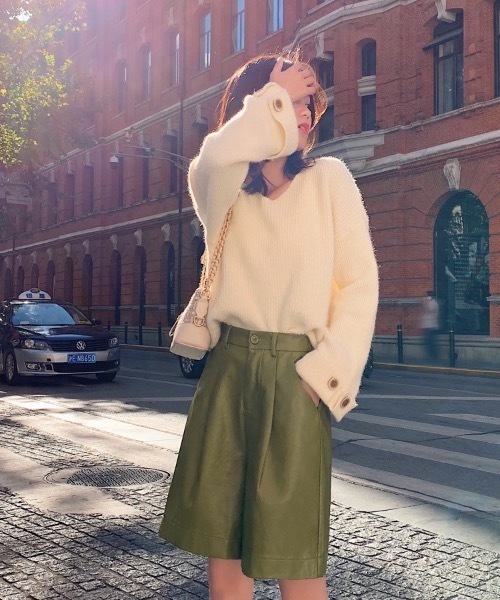KOR（ケーオーアール）の「フェイクレザーハーフパンツ（その他パンツ・レディース・グリーン・S/M/L）」の4枚目の写真