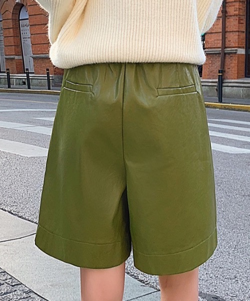KOR（ケーオーアール）の「フェイクレザーハーフパンツ（その他パンツ・レディース・グリーン・S/M/L）」の6枚目の写真