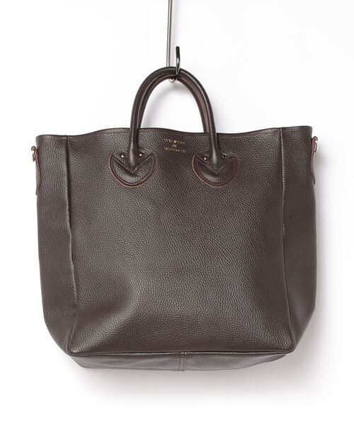 YOUNG&OLSEN The DRYGOODS STORE(ヤングアンドオルセン)の「【YOUNG & OLSEN The DRYGOODS STORE】/EMBOSSED LEATHER D TOTE M サイズ(ショルダーバッグ・レディース・ブラウン/ブラック/ローズ/ベージュ/イエロー系その他/グレー系その他/ブルー系その他/プラム/その他/ブルー/ブラウン系その他/ベージュ系その他/オリーブ/レッド系その他/ブラック系その他2・FREE)」の5枚目の写真