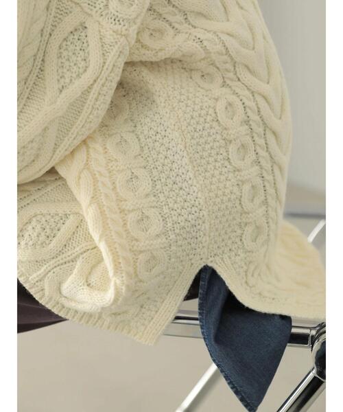 AMERICAN HOLIC（アメリカンホリック）の「Vネックケーブルニットプルオーバー（ニット/セーター・レディース・ブラック/アイボリー/マスタード/グレイッシュベージュ・M/L）」の12枚目の写真