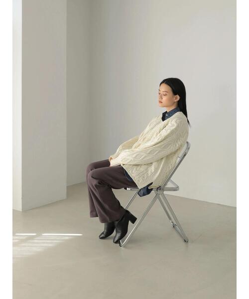 AMERICAN HOLIC（アメリカンホリック）の「Vネックケーブルニットプルオーバー（ニット/セーター・レディース・ブラック/アイボリー/マスタード/グレイッシュベージュ・M/L）」の13枚目の写真