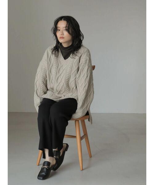 AMERICAN HOLIC（アメリカンホリック）の「Vネックケーブルニットプルオーバー（ニット/セーター・レディース・ブラック/アイボリー/マスタード/グレイッシュベージュ・M/L）」の21枚目の写真