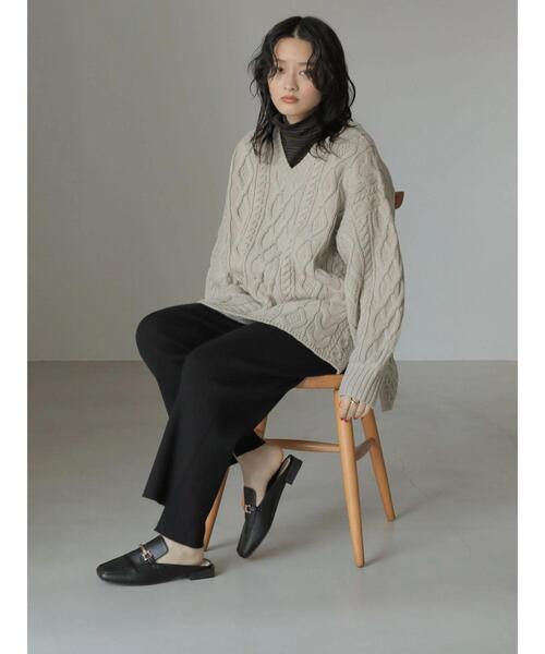 AMERICAN HOLIC（アメリカンホリック）の「Vネックケーブルニットプルオーバー（ニット/セーター・レディース・ブラック/アイボリー/マスタード/グレイッシュベージュ・M/L）」の22枚目の写真