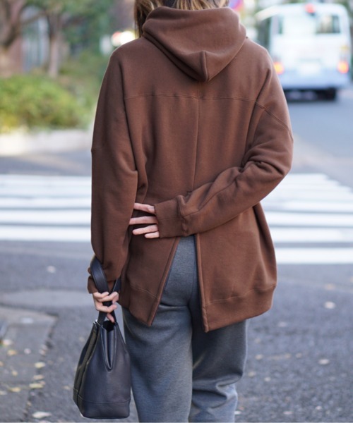 PENNEYS（ぺニーズ）の「PENNEYS/ペニーズ LADIES BACKSIDE ZIP SWEAT TUNIC（パーカー・レディース・ベージュ/ブラウン/グレー・ONE SIZE）」の2枚目の写真