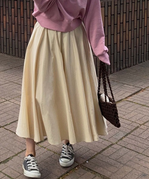 LAUIR(ラウアー)の「ハリ感フレアスカート(スカート・レディース・ネイビー/ホワイト/ブラック/アイボリー・X-LARGE/LARGE/MEDIUM)」の1枚目の写真