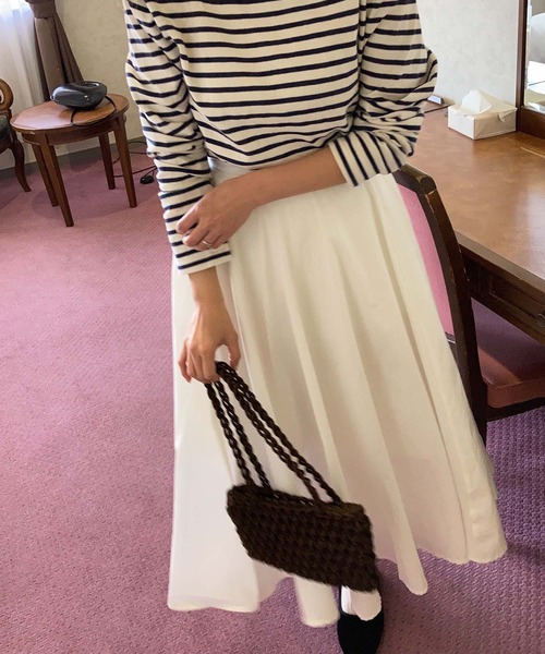 LAUIR(ラウアー)の「ハリ感フレアスカート(スカート・レディース・ネイビー/ホワイト/ブラック/アイボリー・X-LARGE/LARGE/MEDIUM)」の16枚目の写真