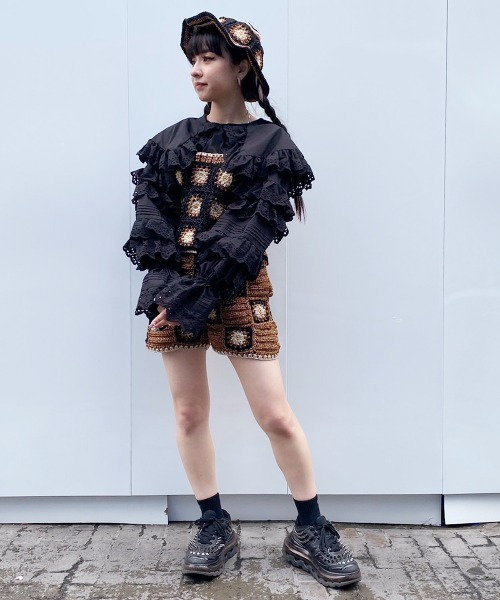 Candy Stripper（キャンディストリッパー）の「FLOWER CROCHET KINT キャミソール（キャミソール・レディース・ライトブルー/ブラック/ブラウン・2）」の4枚目の写真