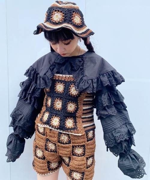 Candy Stripper（キャンディストリッパー）の「FLOWER CROCHET KINT キャミソール（キャミソール・レディース・ライトブルー/ブラック/ブラウン・2）」の5枚目の写真