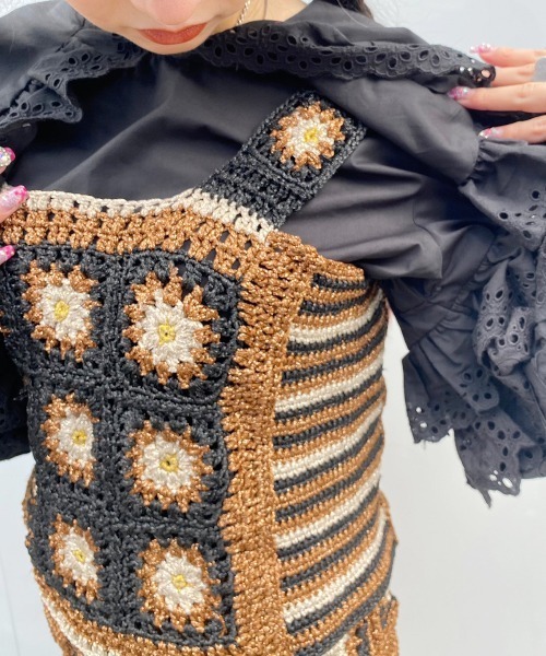 Candy Stripper（キャンディストリッパー）の「FLOWER CROCHET KINT キャミソール（キャミソール・レディース・ライトブルー/ブラック/ブラウン・2）」の7枚目の写真