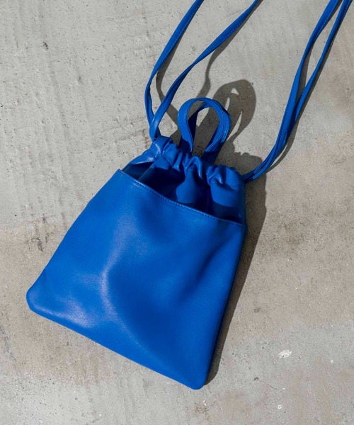 【新品同様】カンタータ 巾着 ショルダーバッグ 2024SS レザー 完売品 レザー巾着バッグ 巾着ショルダーバッグ 赤 | 和柄レザーバッグ