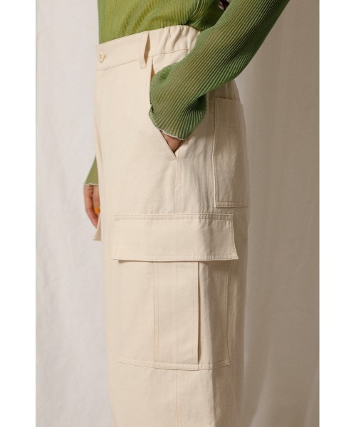 crie conforto（クリーコンフォルト）の「裾ベルトカーゴパンツ（カーゴパンツ・レディース・アイボリー/ライトカーキ・SMALL/MEDIUM）」の10枚目の写真