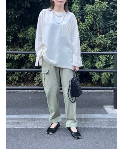 crie conforto（クリーコンフォルト）の「裾ベルトカーゴパンツ（カーゴパンツ・レディース・アイボリー/ライトカーキ・SMALL/MEDIUM）」の18枚目の写真