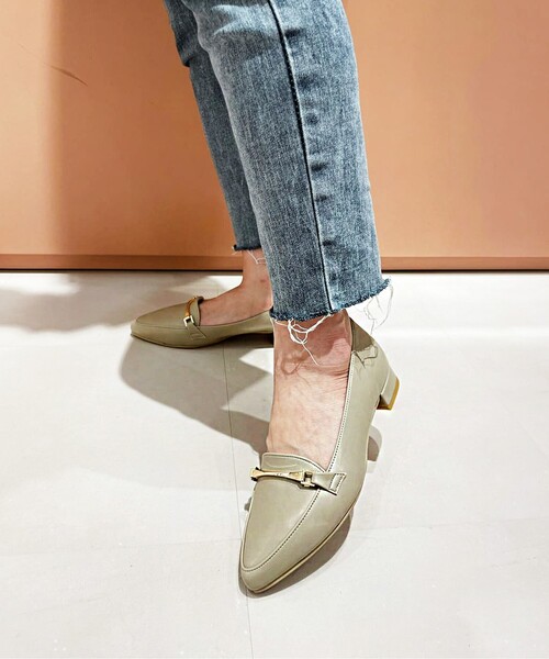 ESPERANZA（エスペランサ）の「◆【日本製／疲れにくい／歩きやすい／ロングセラー／ローファー／サイズ豊富】 ビット付ポインテッドトゥローファー（パンプス・レディース・ブラック/こしょう色系/ベージュ・21.5cm/22.0cm/22.5cm/23.0cm/23.5cm/24.0cm/24.5cm/25.0cm）」の7枚目の写真