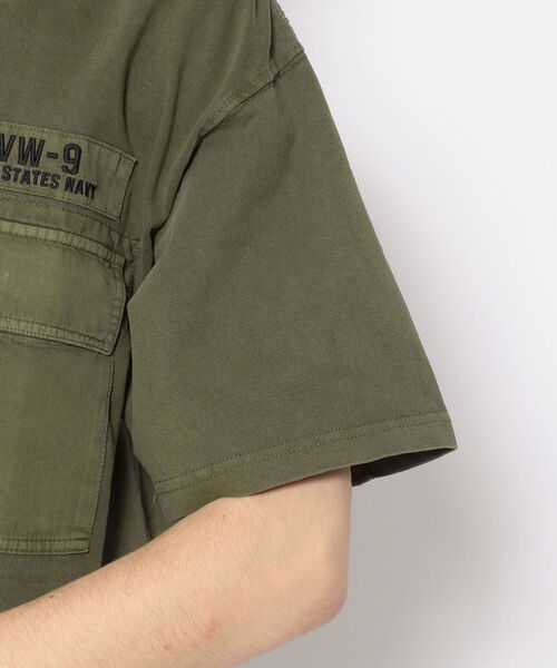 AVIREX(アヴィレックス)の「フェイド ウォッシュ ルーズ フィット ミリタリー ポケット Tシャツ / FADE WASH LOOSE FIT MILITARY POCKET T-SHIRTⅡ / アヴィレックス / AVIREX(Tシャツ/カットソー・メンズ・オフホワイト/ブラック/カーキ/イエロー/オリーブ・XX-LARGE/MEDIUM/LARGE/X-LARGE)」の17枚目の写真