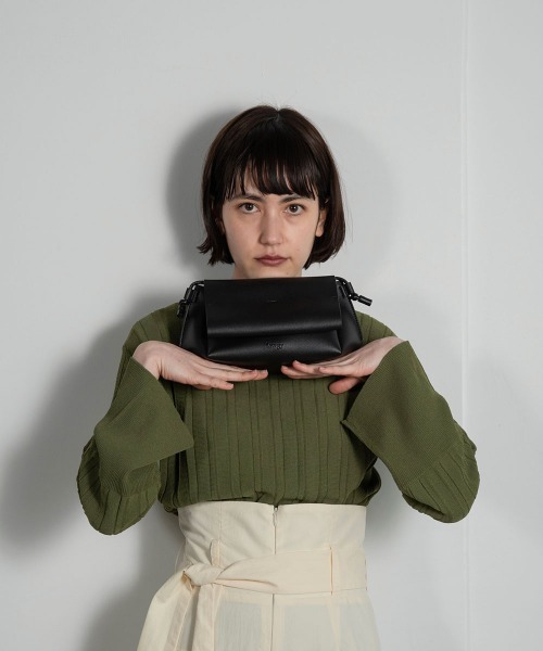 lawgy(ラウジー)の「petit shoulder bag(ショルダーバッグ・レディース・ブラック/ベージュ・FREE)」の4枚目の写真