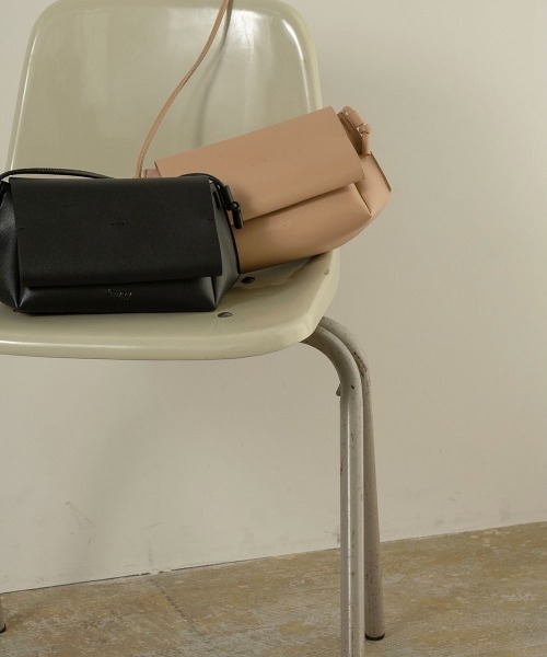 lawgy(ラウジー)の「petit shoulder bag(ショルダーバッグ・レディース・ブラック/ベージュ・FREE)」の6枚目の写真