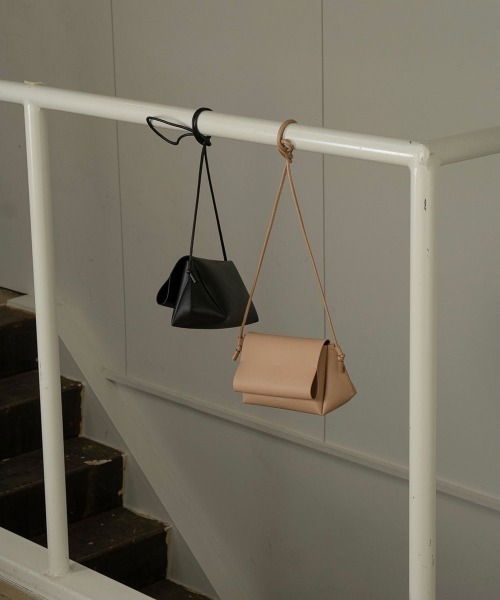 lawgy(ラウジー)の「petit shoulder bag(ショルダーバッグ・レディース・ブラック/ベージュ・FREE)」の7枚目の写真