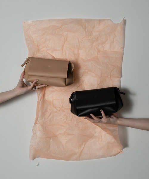lawgy(ラウジー)の「petit shoulder bag(ショルダーバッグ・レディース・ブラック/ベージュ・FREE)」の3枚目の写真