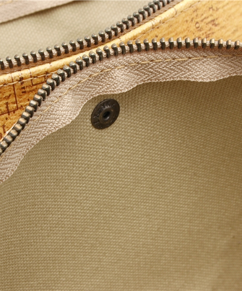 MATATABI（マタタビ）の「MATATABI スモールクラッチバッグ『PARIS』（クラッチバッグ・メンズ・ベージュ・FREE）」の2枚目の写真