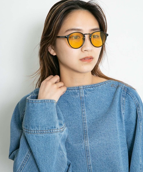 KBF（ケイビーエフ）の「クラシカルボストンフレームサングラス（メガネ・レディース・イエロー/クリア・ONE）」の4枚目の写真