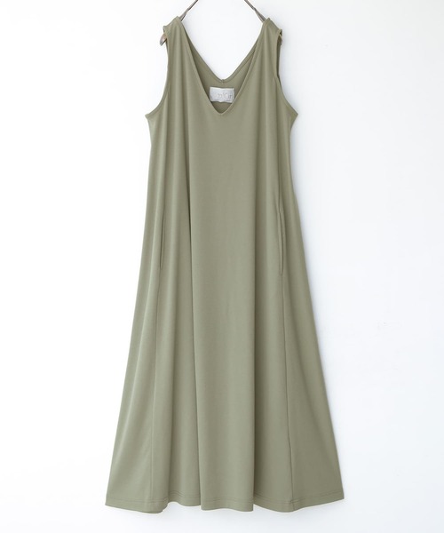 osharewalker（オシャレウォーカー）の「【廃盤】『深Vネックフレアジャンパースカート』（ジャンパースカート・レディース・カーキ/ブルーグリーン/ブラック・FREE）」の4枚目の写真